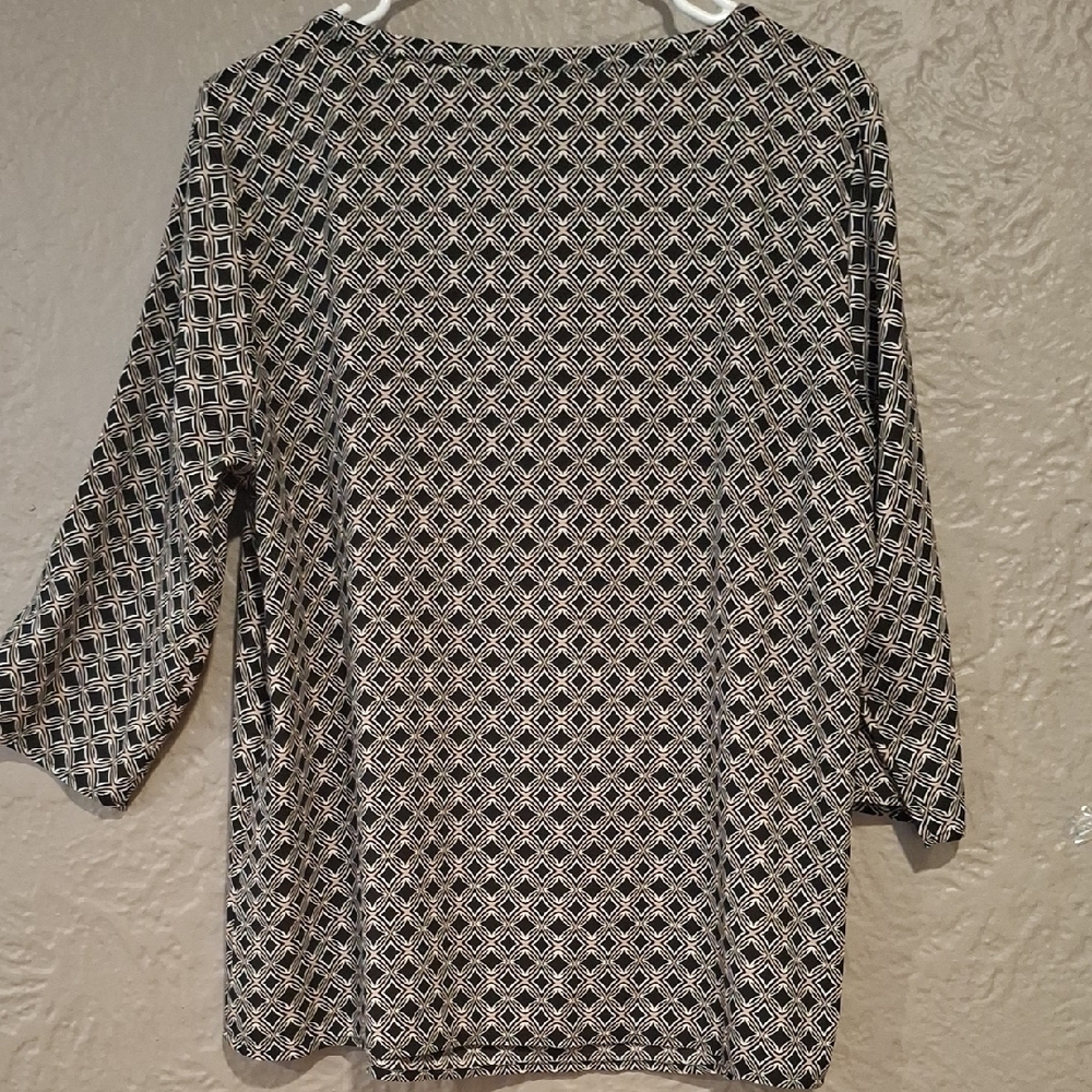 Dana Buchman Black and White Boxy Blouse with 3/4 Sleeves - Picture 2 of 6